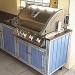 Aussen Küche Iron Taubenblau mit Napoleon Gasgrill Bilex 485 und Einbau Wokbrenner mit 14 KW
