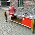 Outdoor-küche Lux in Rot mit Kamado Holzkohle Keramik Grill